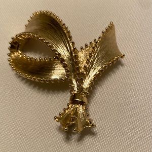 Ribbon Bow Brooch 1970s Gold Tone Brooch Unstamped Vintage